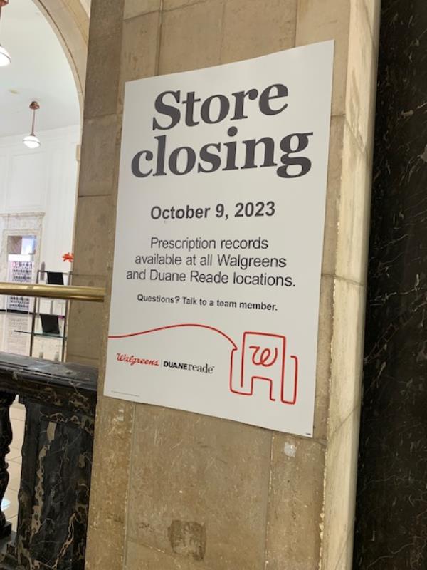 A sign in the Daune Reade store that says it will close on Oct. 9.