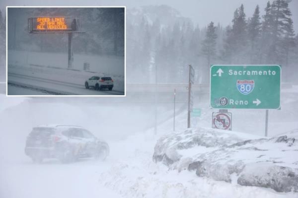 暴风雪在加州和内华达州的山上降下大雪，80号州际公路关闭